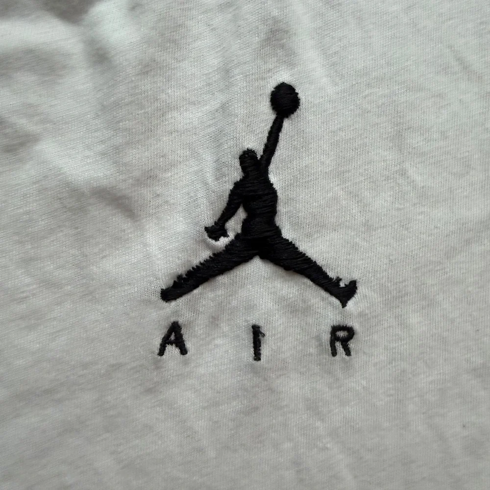 Jordan T-Shirt Mens M White Jumpman Air Standard Fit Embroidered Logo Tee